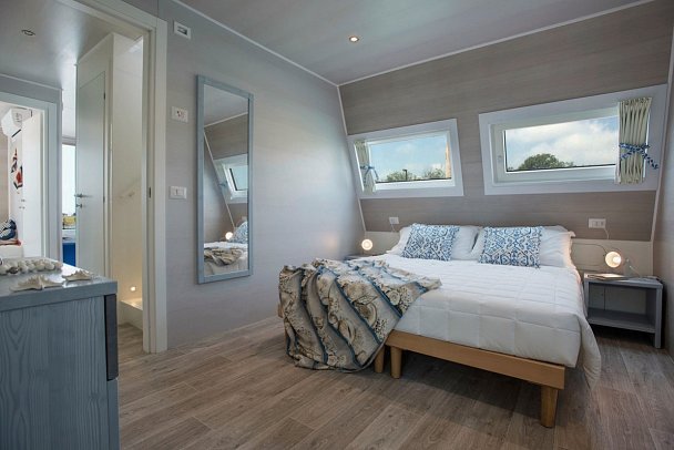 Marina Azzurra Resort - Wohnbeispiel Hausboot (Zimmercodierungen OB2, OX2, OB3 & OX3)