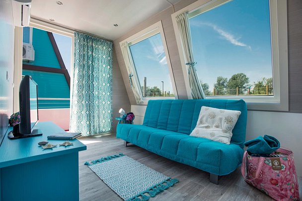 Marina Azzurra Resort - Wohnbeispiel Hausboot River (Zimmercodierungen OB1 & OX1)