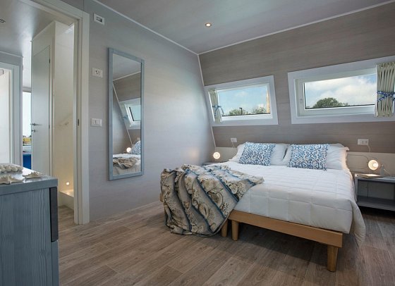 Marina Azzurra Resort - Wohnbeispiel Hausboot (Zimmercodierungen OB2, OX2, OB3 & OX3)