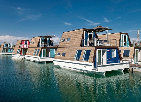 Marina Azzurra Resort - Wohnbeispiel Hausboot River (Zimmercodierungen OB1 & OX1)