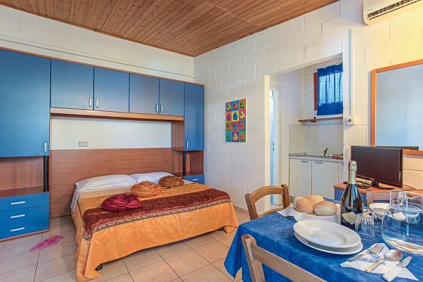 Feriendorf Rosapineta Süd - Wohnbeispiel 1-Zimmer-Chalet (Zimmercodierung HX1)