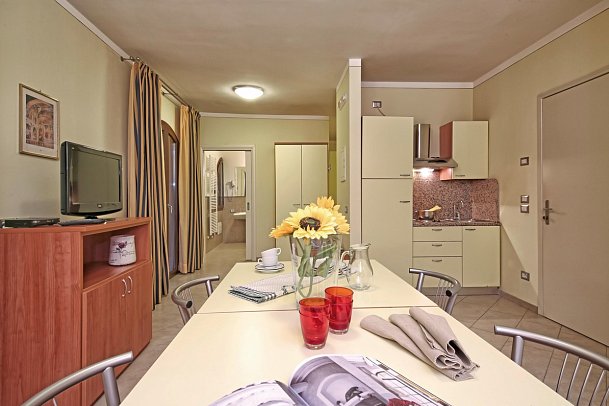 Relais San Rocco - Wohnbeispiel Suite Olivenhainblick und Terrasse (Zimmercodierung SB1)