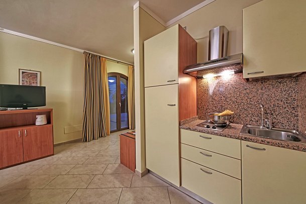 Relais San Rocco - Wohnbeispiel Suite Olivenhainblick und Terrasse (Zimmercodierung SB1)