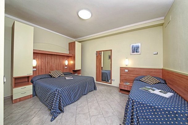 Relais San Rocco - Wohnbeispiel Suite Olivenhainblick und Terrasse (Zimmercodierung SB1)