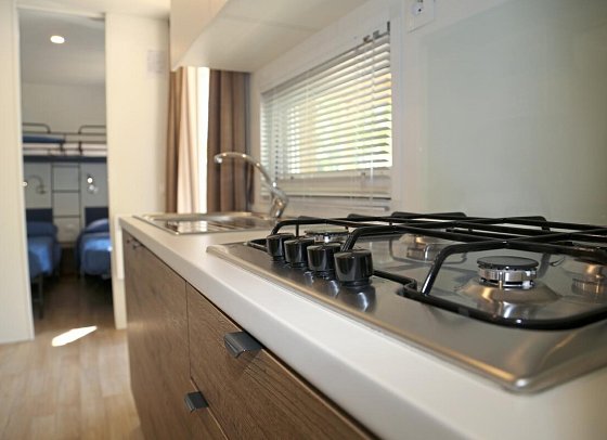 Camping Cisano & San Vito - Wohnbeispiel Mobilheim Rubino Lux (Zimmercodierung CB2)