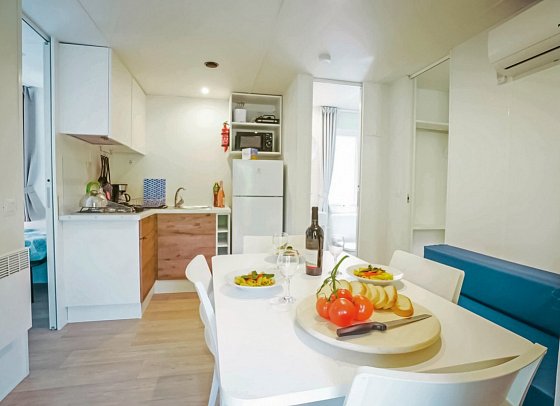 Camping Village Butterfly (by Happy Camp) - Wohnbeispiel Mobilheim Happy Superior (Zimmercodierung CS1)