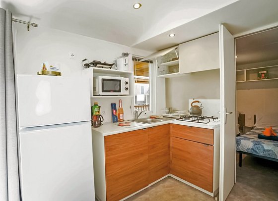 Camping Cisano & San Vito (by Happy Camp) - Wohnbeispiel Mobilheim Happy Premium Suite (Zimmercodierungen CM3 & CB1)