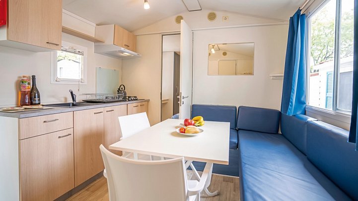 Camping Cisano & San Vito (by Happy Camp) - Wohnbeispiel Mobilheim Happy Easy (Zimmercodierungen CG1 & CB1)