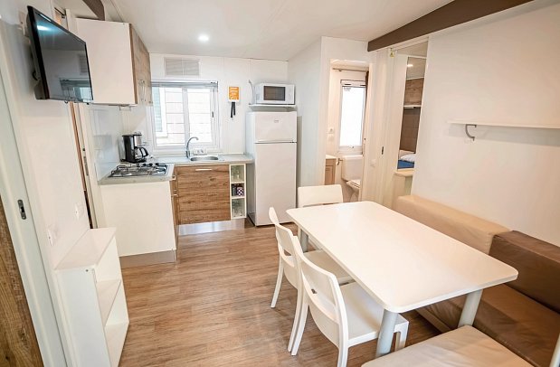 Camping Village Bella Italia - Wohnbeispiel Mobilheim Girasole Suite (Zimmercodierung PB1)