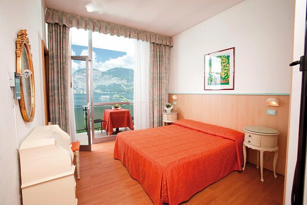 Hotel Rely - Wohnbeispiel Doppelzimmer Seeblick (Zimmercodierung DB2)