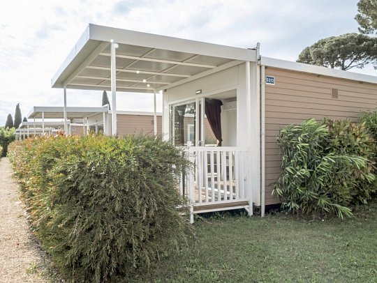 Sentido Lago di Garda Premium Village - Wohnbeispiel Camp Lodge Deluxe Lakeside (Zimmercodierung CD1)