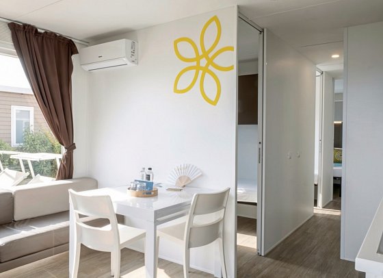 Sentido Lago di Garda Premium Village - Wohnbeispiel Camp Lodge Deluxe Lakeside (Zimmercodierung CD1)