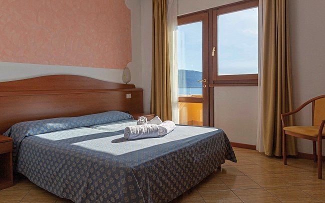 Hotel Piccolo Paradiso - Wohnbeispiel Doppelzimmer Seeblick (Zimmercodierung D1I)