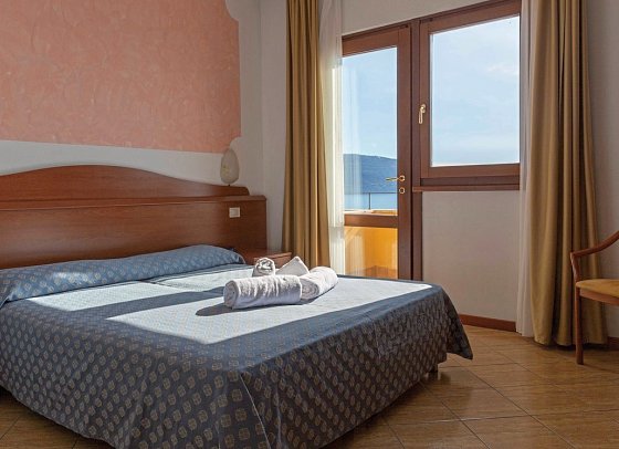 Hotel Piccolo Paradiso - Wohnbeispiel Doppelzimmer Seeblick (Zimmercodierung D1I)