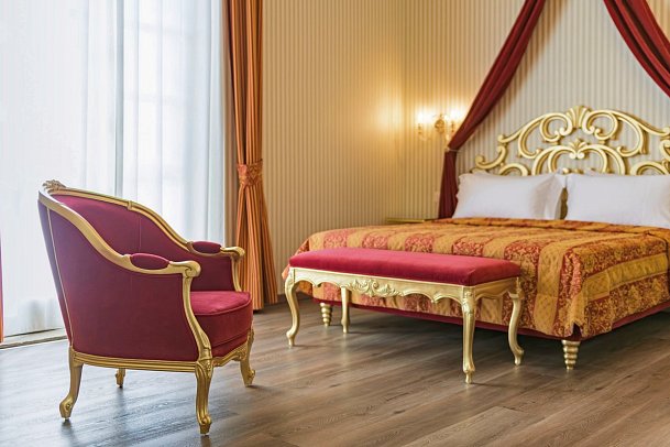 Hotel Regina Del Garda Suite - Wohnbeispiel Doppelzimmer Royal (Zimmercodierung DB2)