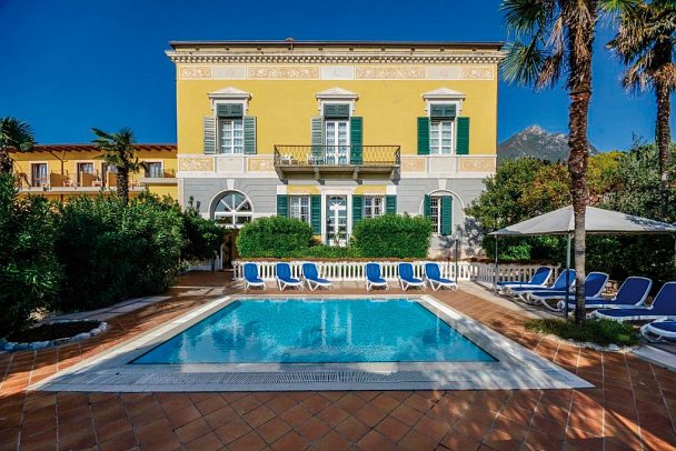 Hotel Regina Del Garda Suite