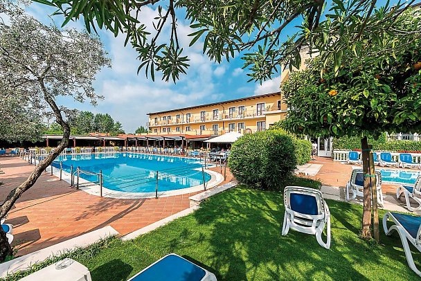 Hotel Regina Del Garda Suite
