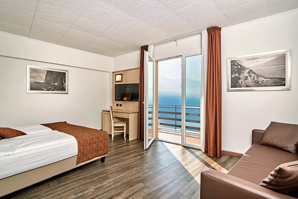Hotel Le Balze Aktiv & Wellness - Wohnbeispiel Doppelzimmer Seeblick (Zimmercodierung DBI)