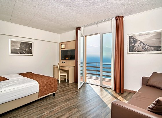 Hotel Le Balze Aktiv & Wellness - Wohnbeispiel Doppelzimmer Seeblick (Zimmercodierung DBI)