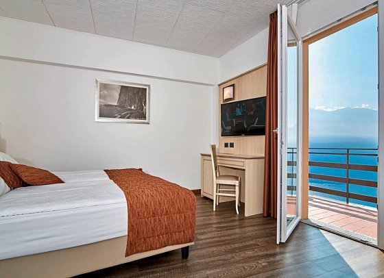 Hotel Le Balze Aktiv & Wellness - Wohnbeispiel Doppelzimmer Seeblick (Zimmercodierung DBI)