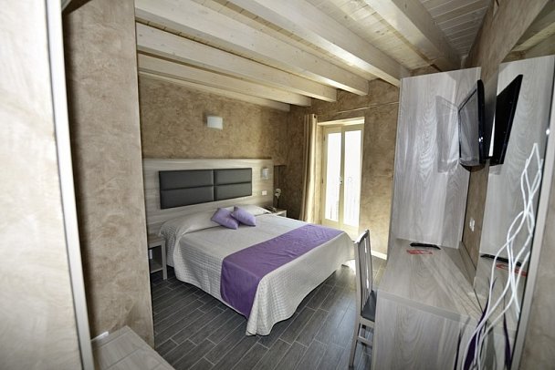 Miralago - Wohnbeispiel Doppelzimmer Seeblick (Zimmercodierung D1I)