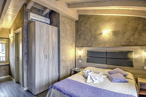 Miralago - Wohnbeispiel Doppelzimmer Seeblick (Zimmercodierung D1I)