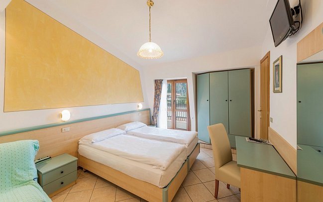 Garda Bellevue - Wohnbeispiel Doppelzimmer Seeblick (Zimmercodierung DBI)