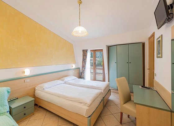 Garda Bellevue - Wohnbeispiel Doppelzimmer Seeblick (Zimmercodierung DBI)