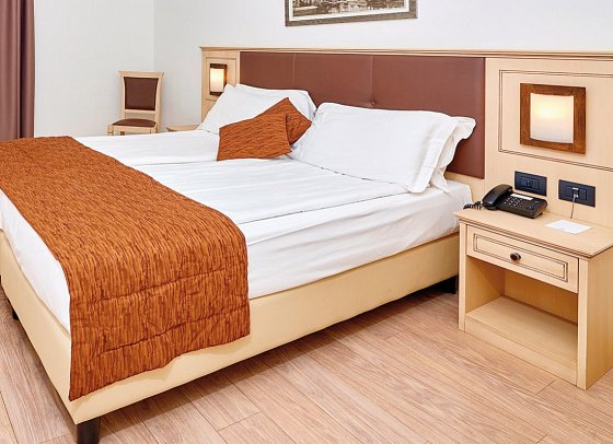 Europa Skypool & Panorama - Wohnbeispiel Doppelzimmer (Zimmercodierung DB1)
