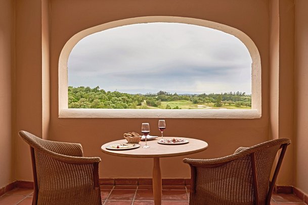 Barceló Montecastillo Golf - Wohnbeispiel Doppelzimmer Deluxe Golfplatzblick Terrasse (Zimmercodierung DDG)