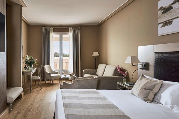 Barceló Montecastillo Golf - Wohnbeispiel Doppelzimmer Deluxe Golfplatzblick Terrasse (Zimmercodierung DDG)