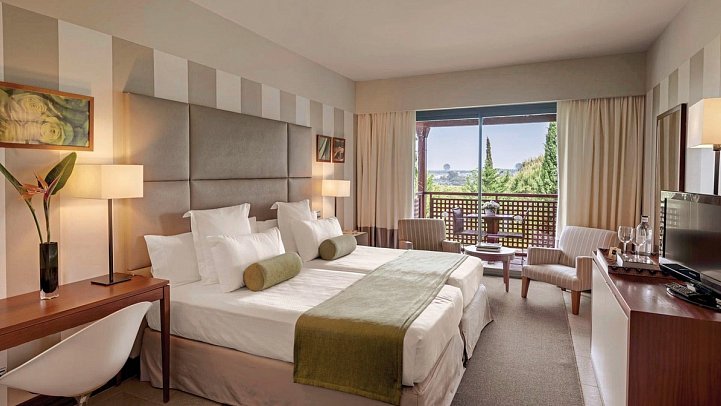 Precise Resort El Rompido - Wohnbeispiel Doppelzimmer Superior Pool- oder Golfplatzblick (Zimmercodierung DS1)