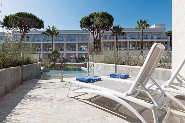Hipotels Barrosa Palace Wellness & Spa - Terrassenbeispiel Doppelzimmer Swim-Up (Zimmercodierungen D1Q & J1Q)