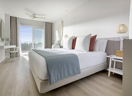 Amàre Beach Hotel Sancti Petri - Wohnbeispiel Doppelzimmer seitl. Meerblick (Zimmercodierung DBN)