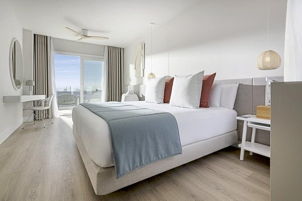 Amàre Beach Hotel Sancti Petri - Wohnbeispiel Doppelzimmer seitl. Meerblick (Zimmercodierung DBN)
