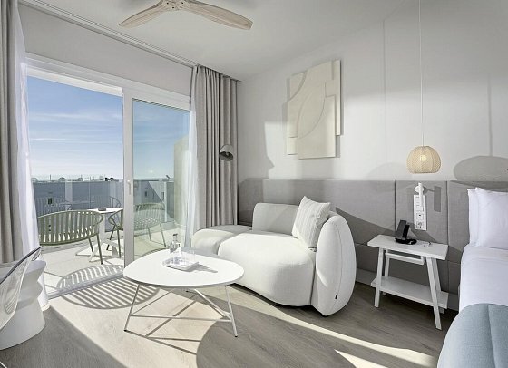 Amàre Beach Hotel Sancti Petri - Wohnbeispiel Doppelzimmer seitl. Meerblick (Zimmercodierung DBN)
