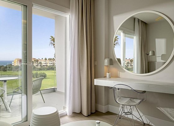 Amàre Beach Hotel Sancti Petri - Wohnbeispiel Doppelzimmer Meerblick (Zimmercodierung DBM)