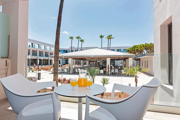 Hipotels Barrosa Park - Terrassenbeispiel Familienzimmer (Zimmercodierung FB1)