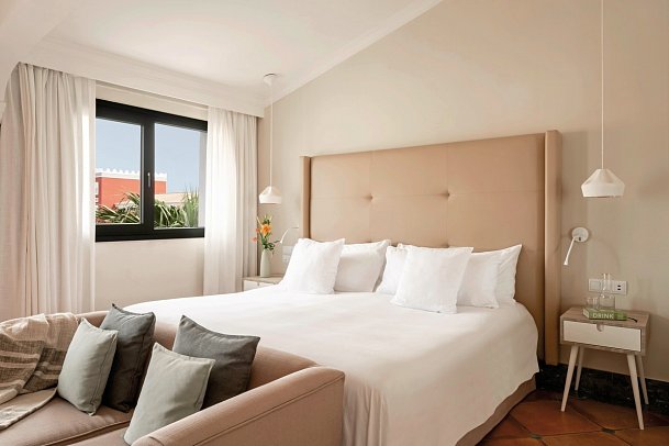 Palacio de Sancti Petri, A Gran Meliá Hotel - Wohnbeispiel Doppelzimmer Premium seitl. Meerblick (Zimmercodierungen DMN & DX1)