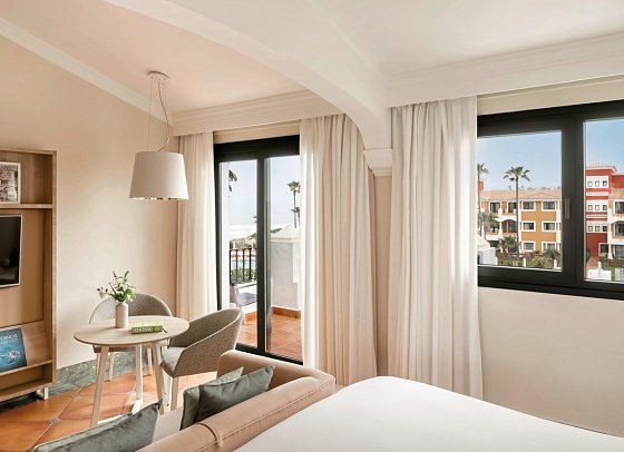 Palacio de Sancti Petri, A Gran Meliá Hotel - Wohnbeispiel Doppelzimmer Premium seitl. Meerblick (Zimmercodierungen DMN & DX1)