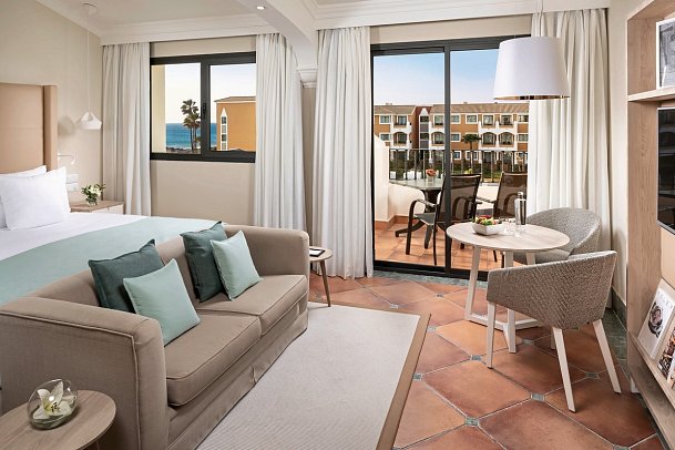 Palacio de Sancti Petri, A Gran Meliá Hotel - Wohnbeispiel Doppelzimmer Premium seitl. Meerblick (Zimmercodierungen DMN & DX1)