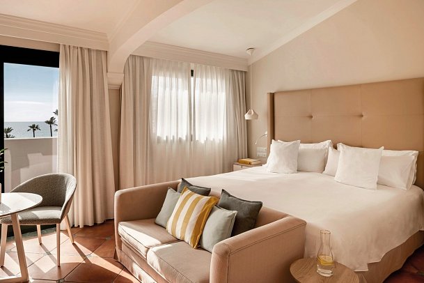 Palacio de Sancti Petri, A Gran Meliá Hotel - Wohnbeispiel Doppelzimmer Premium Meerblick (Zimmercodierungen DMM & DM2)