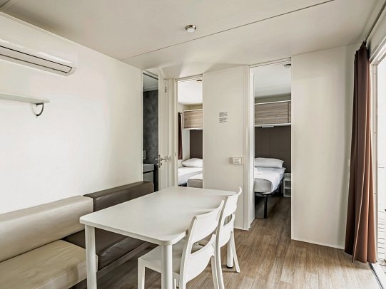 Zaton Holiday Resort Mobilheime - Wohnbeispiel Premium Drei-Zimmer-Camping Home 6+1 (Zimmercodierung CM1)