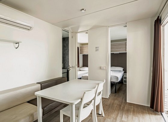 Zaton Holiday Resort Mobilheime - Wohnbeispiel Premium Drei-Zimmer-Camping Home 6+1 (Zimmercodierung CM1)