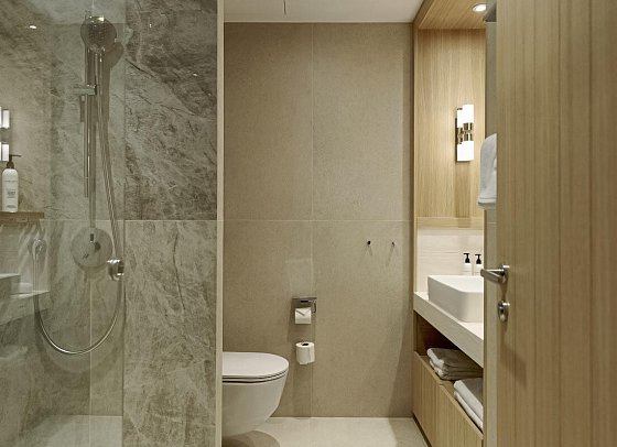 Hotel Preko Ugljan Island, Curio Collection by Hilton - Beispiel Bad (Zimmercodierungen DB1, D1G, D1M & DD1)