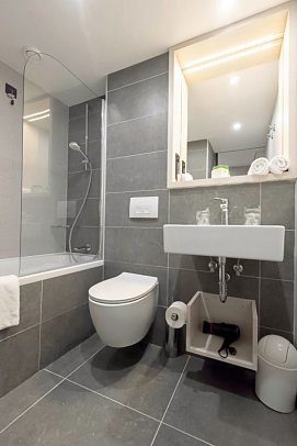 Hotel Kolovare - Beispiel Bad (Zimmercodierungen DB1, DBC, FB1 & FBC)