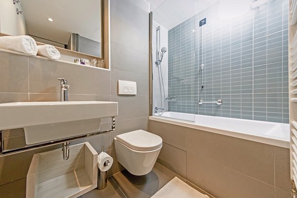 Hotel Kolovare - Beispiel Bad (Zimmercodierungen DB1, DBC, FB1 & FBC)