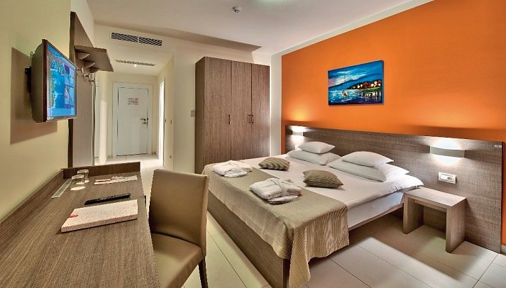 Crvena Luka Resort - Wohnbeispiel Doppelzimmer Meerseite (Zimmercodierung DBC)