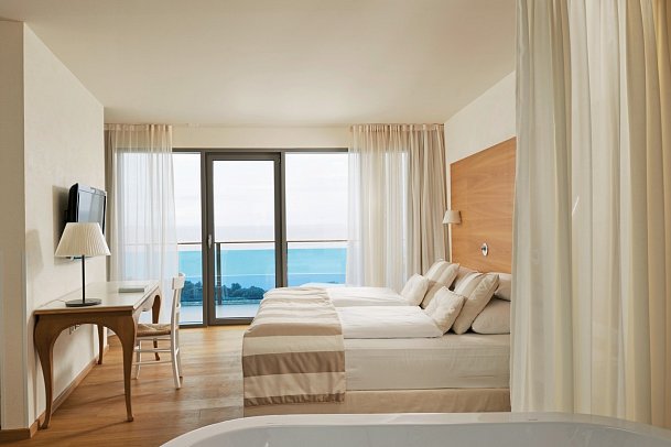 Falkensteiner Hotel & Spa Iadera - Wohnbeispiel Suite Meerseite (Zimmercodierung WBC)