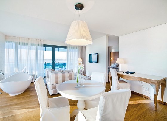Falkensteiner Hotel & Spa Iadera - Wohnbeispiel Suite Meerseite (Zimmercodierung WBC)